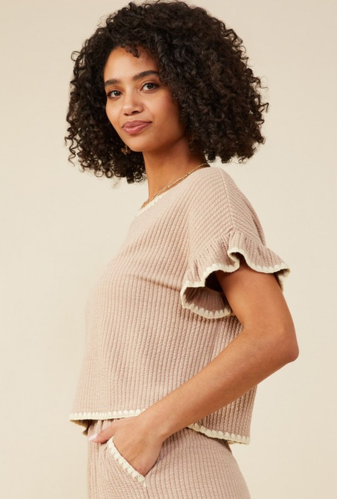 Womens Textured Knit Contrast Stitch Ruffle Top